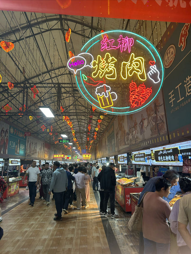 和田夜市｜新疆特色美食集匯地，必到打卡。