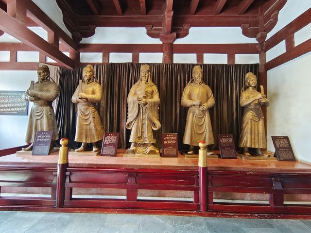 皇澤寺——女皇帝武則天祀廟。