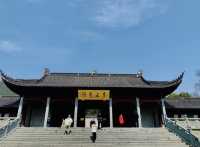 寧波阿育王寺：古剎梵音，歷史傳承與文化瑰寶。