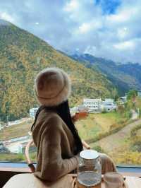 我在四姑娘山找到了一家雪山下的民宿。