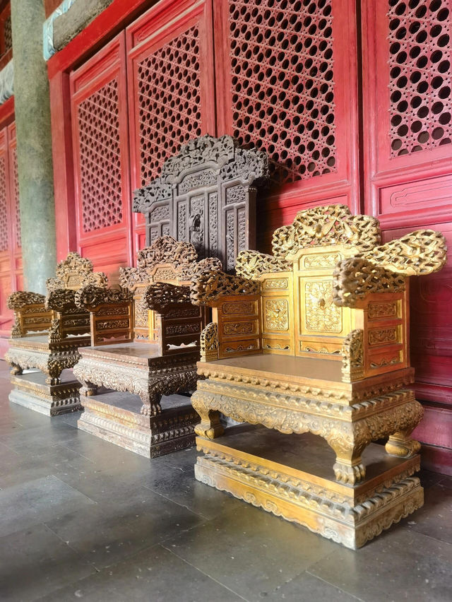 《河北清東陵旅遊指南》。