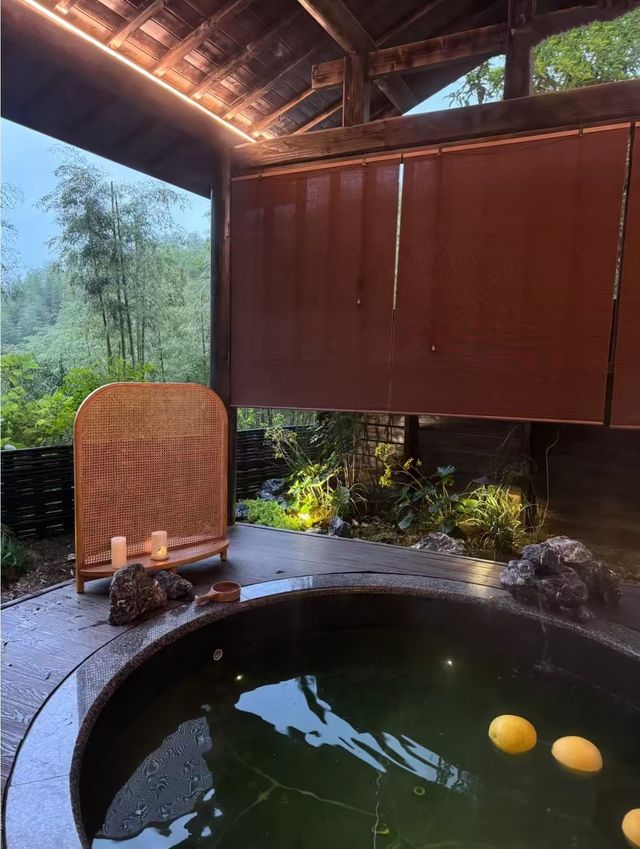 杭州出發1.5小時，山頂泡私湯！