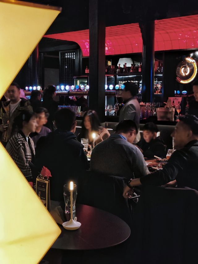 成都新開的酒吧！四合院氛圍真是絕了～。