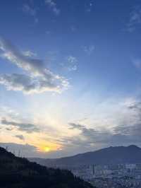 會澤金鐘山日落之旅：邂逅一場城市的溫柔暮色