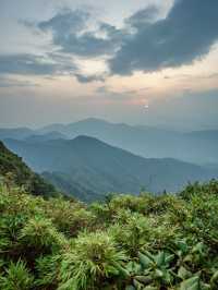 橘色落日，為桂林貓兒山披上浪漫金紗
