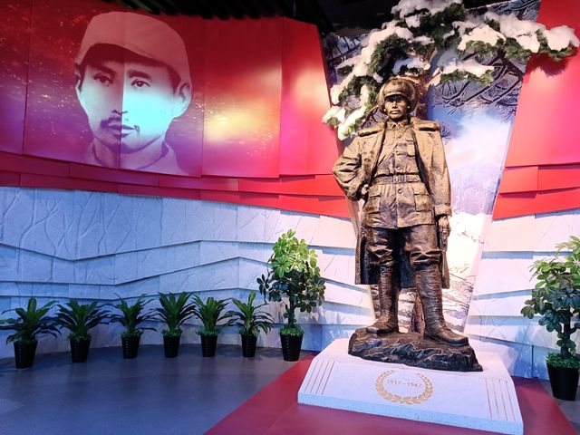 楊子榮烈士墓