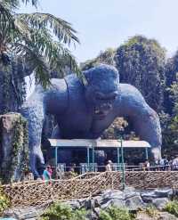 ​​刺激類​​： ​​4D過山龍​​：全球第三台懸掛式過山車，79米高空倒退俯衝，126km/h極速