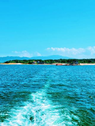 Wanfo Lake Scenic Area: A Rendezvous with Stunning Lake and Mountain Views