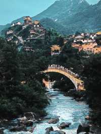上饒望仙谷：懸崖上嘅仙俠世界！夜景燈亮瞬間靚到窒息