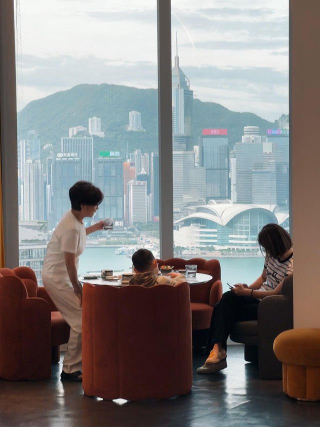 遛娃玩轉香港，今次最驚喜的竟然是夢卓恩酒店的海景！作為City游鼻祖，香港的酒店體驗真的好重要～帶娃揀酒店，地段、乾淨、海景缺一不可，最期待的就是躺係床上睇維港🌊 