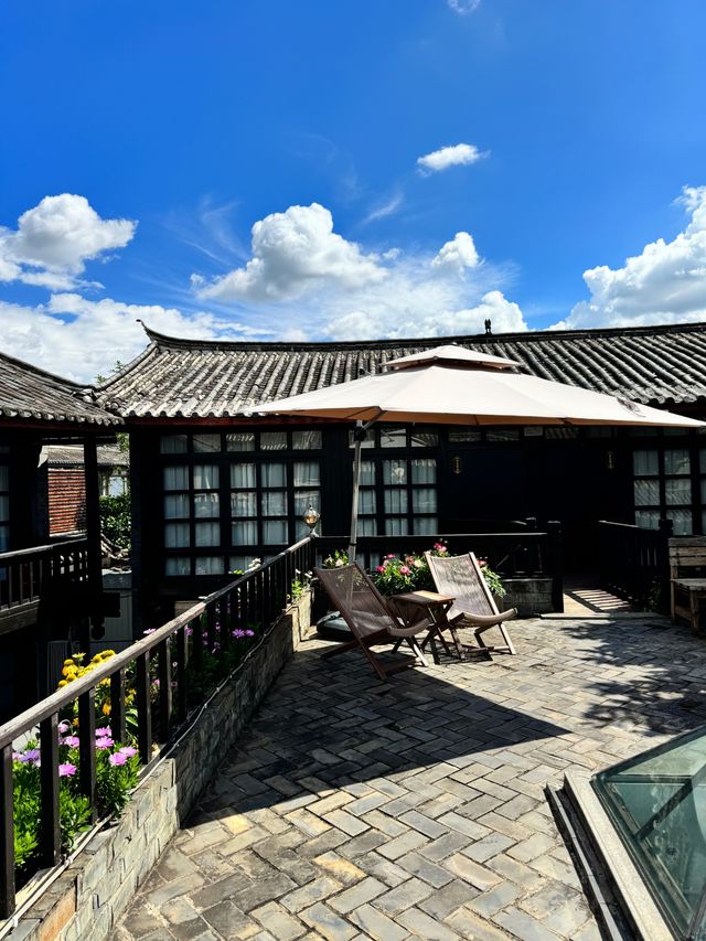 沉浸式體驗麗江山水花草美墅