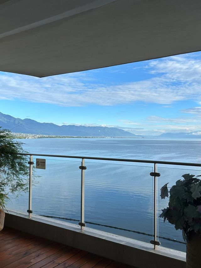 大理洱海酒店嘅「頂級體驗」，非英迪格180度海景房莫屬！一連