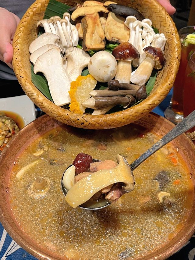 南京！真係好食到離譜嘅雲南生態菜。。。 同好朋友N刷紫滇源，真係超愛佢哋嘅雲南生態菜！年必食榜