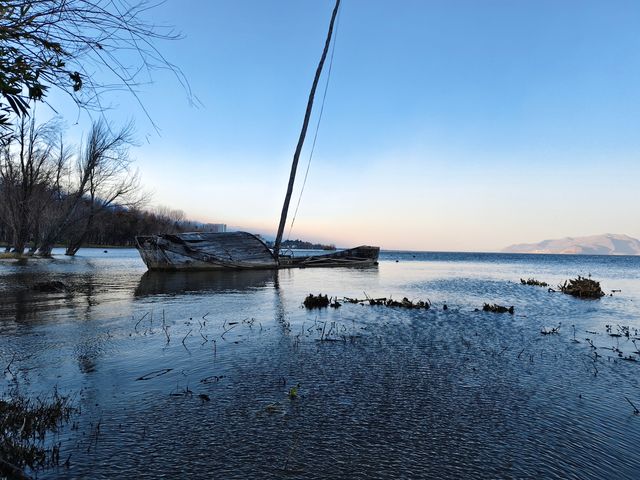 洱海邊遊玩 洱海邊遊玩