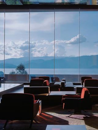 Checking in at the stunning hidden luxury hotel at Lugu Lake, falling asleep with a lake view is just too romantic!