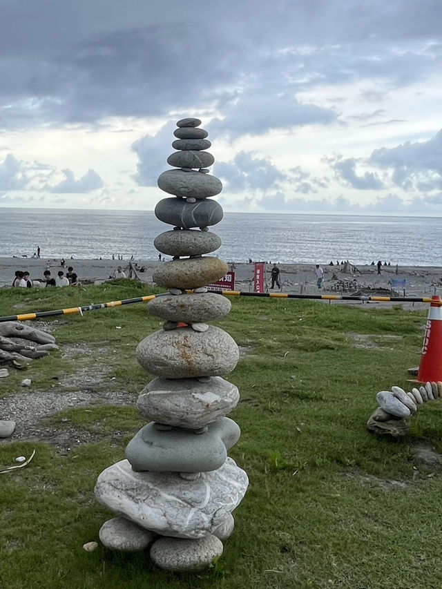 🌊 Qixingtan Beach Stone Stacking: 7 Stones, 1 Magical Moment! 🪨