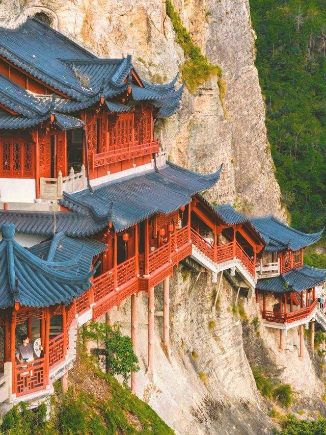 杭州建德在懸空寺與地下仙境間穿越千年