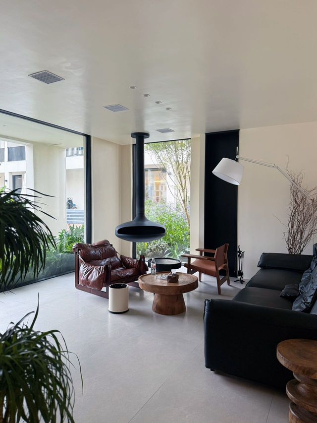 碼住在廬山西海碰上了chao牛的出片民宿～