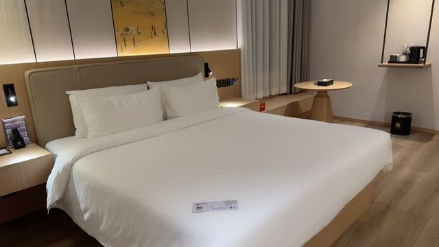 綠意盎然的相思林與礁石奇景