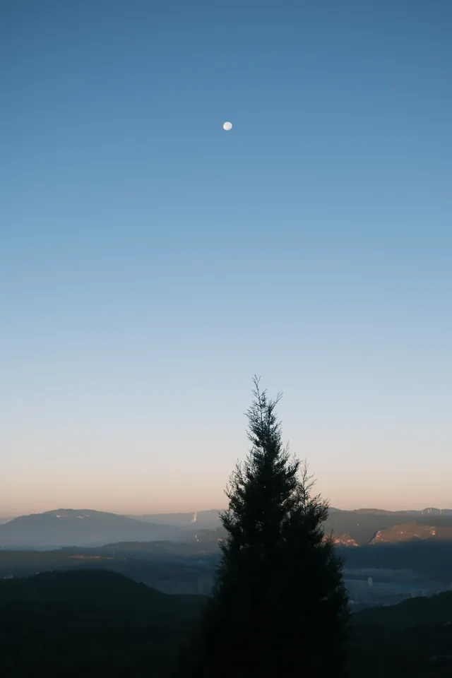 西山貓貓菁日出、晨霧、圓月 西山貓貓菁日出、晨霧、圓月