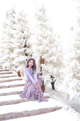 Getting flooded with questions on Moments, friends think I went to Harbin