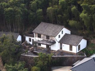 莫干山の竹林の中！質感たっぷりの静かなリゾート民宿