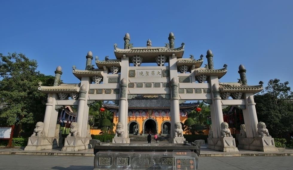 Poetic Ding'an Station, China: Ding'an travel guide