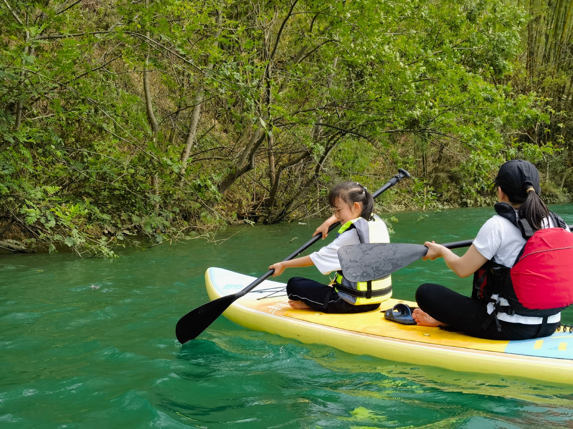 Guizhou waterplay hideaway | paddleboarding and fishing with kids in Bapan Village, Xingyi