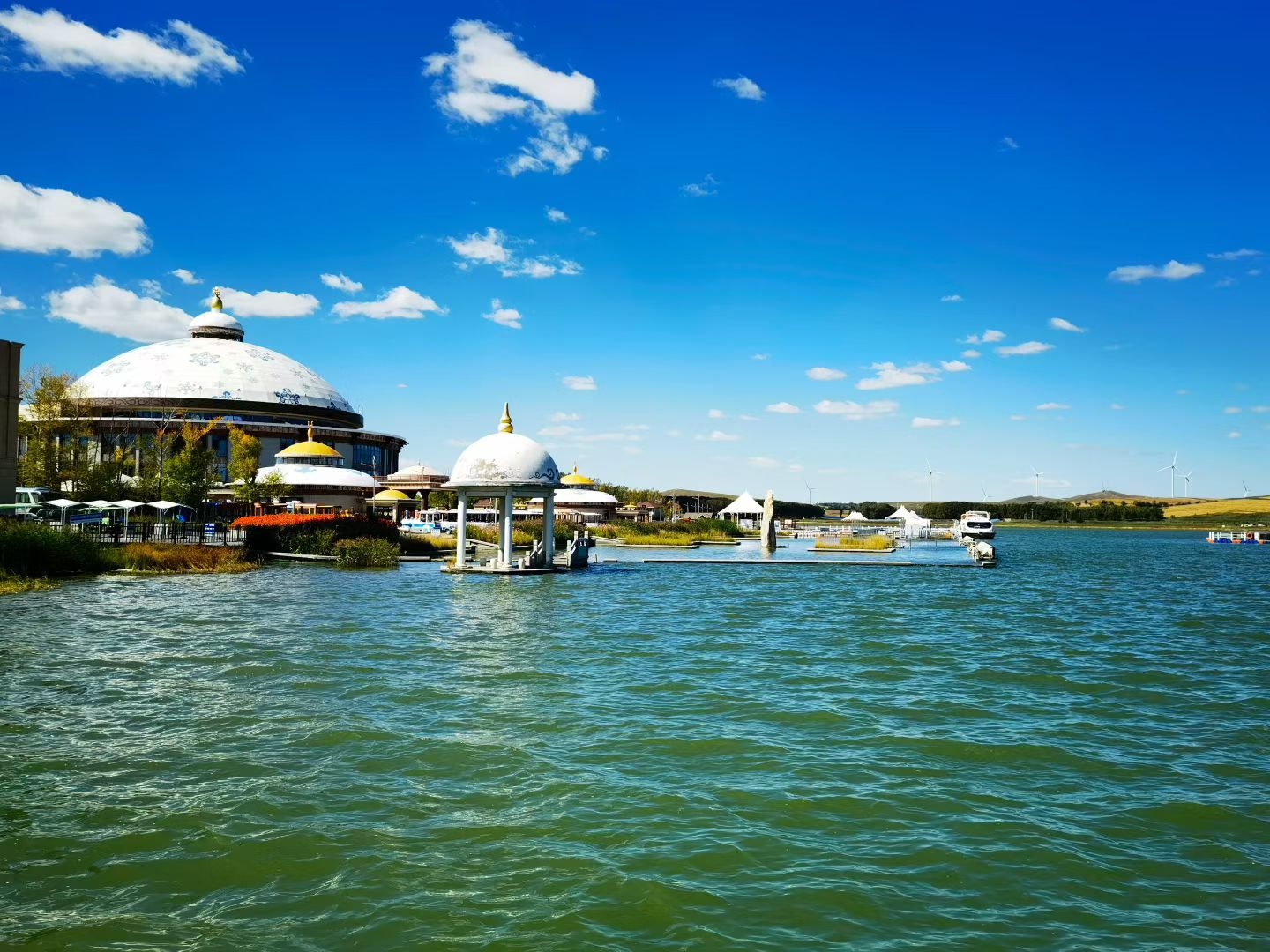 Blue sky and sea of flowers, the enchanting Shandian River