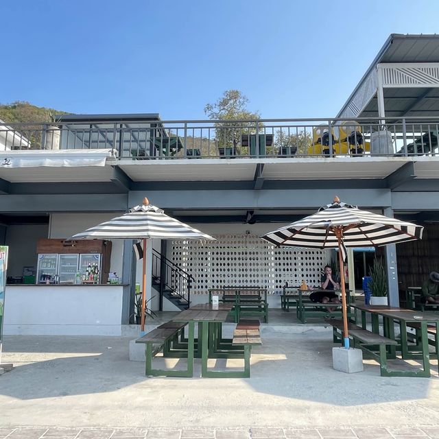 【ラン島】ビーチを目の前にシーフードレストランでランチ