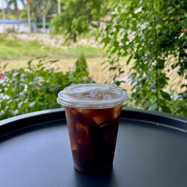 slurp coffee ร้านกาแฟริมแม่น้ำระยอง