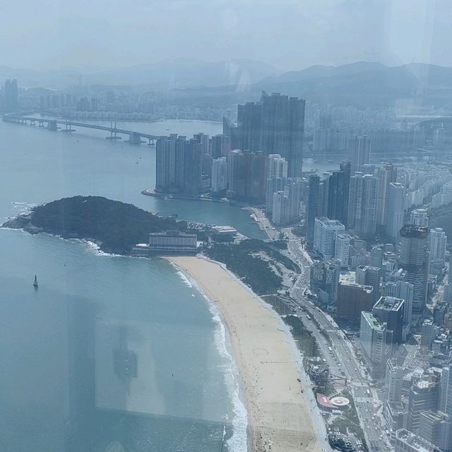 釜山海雲台Busan X the Sky，為韓國最最大的展望台，可眺望華麗的城市風光及觀賞廣闊的海景。