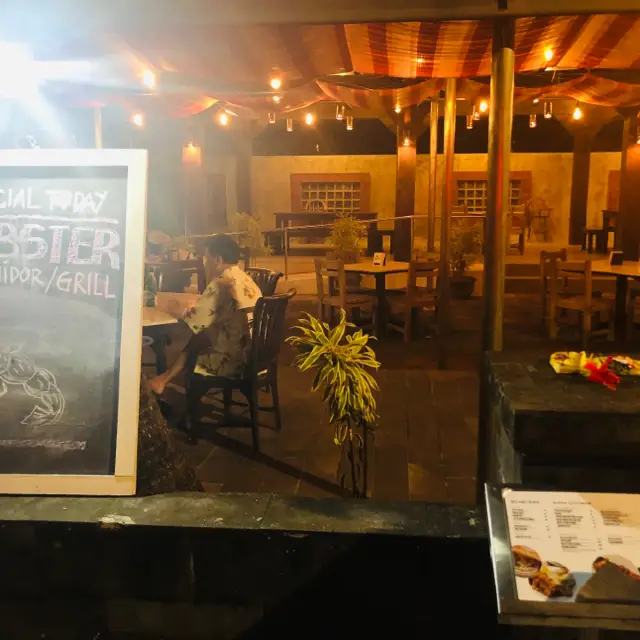 為了美麗的夕陽，所有等待都值得。在Pantai Restaurant ，別急著吃飯！