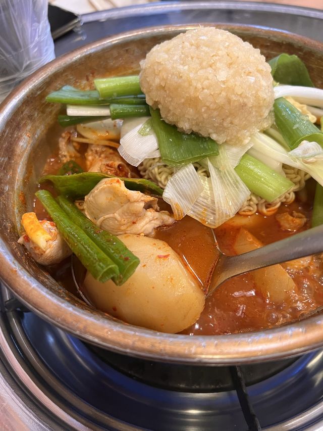 韓国/ソウル【鉢山】にんにくたっぷり！鍾路で人気のダットリタンのお店