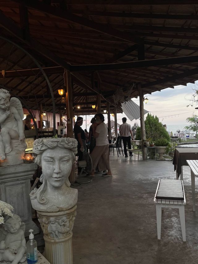 ซีฟู๊ดสุดชิลกับวิวทะเล Laciana By The Sea @หัวหิน
