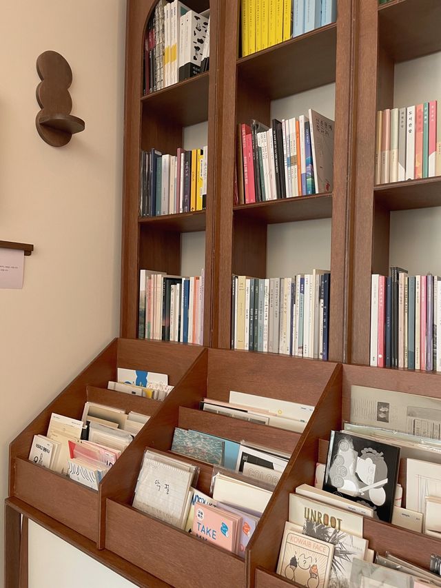 잔잔한 팝송 들으며 책 읽을 수 있는 북카페 | 독립서점 📚 