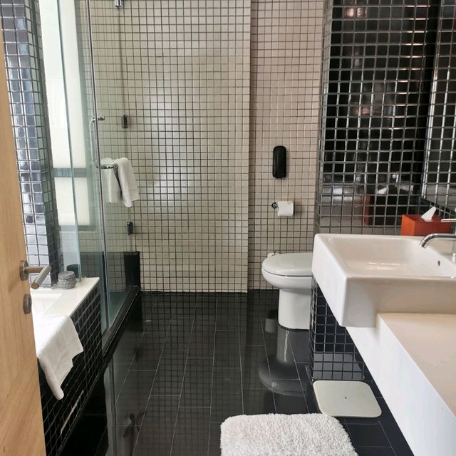 G hotel gurney - L suite - spacious suite!