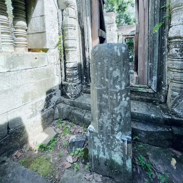 Preah Pitu V, the 1.5m tall Linga