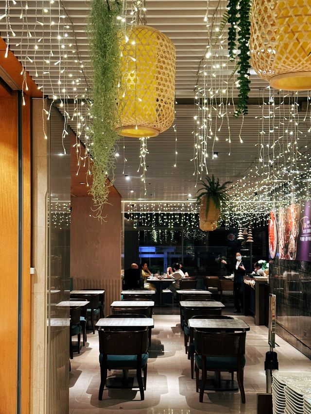 《台北》喜來登飯店內松葉蟹吃到飽 泰國美食節登場-十二廚