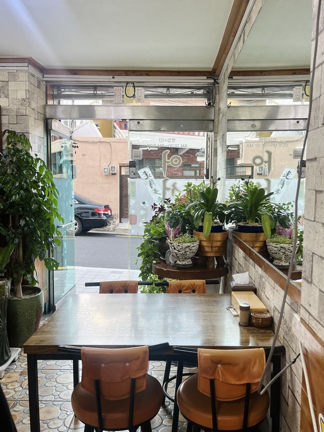 부산하면 역시 돼지국밥