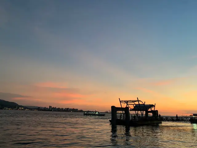 🌅 淡水：夕陽美景，等你來欣賞！🌊🌟