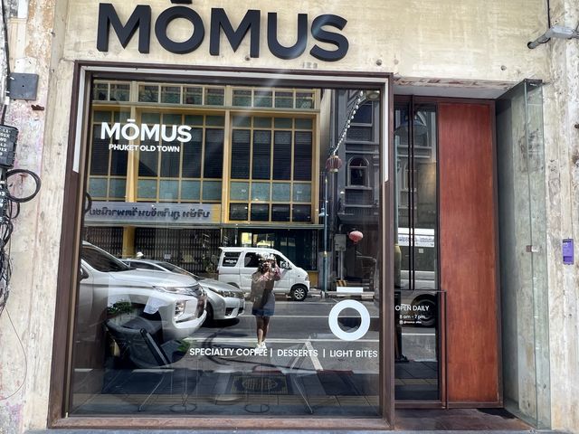 momus คาเฟ่ใจกลางเมืองภูเก็ต 