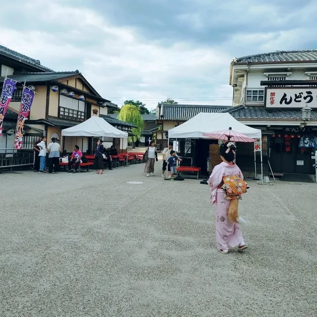 京都のハロウィンはお狐様！英語・中国語・韓国語パンフレットや看板も完備