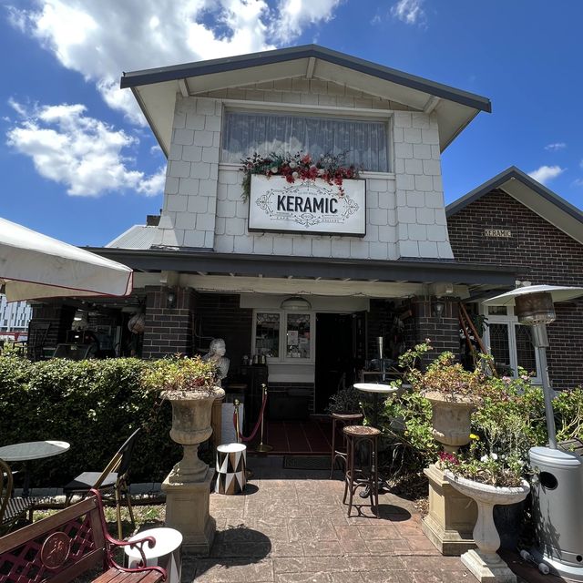 If you love antiques, come and dine here