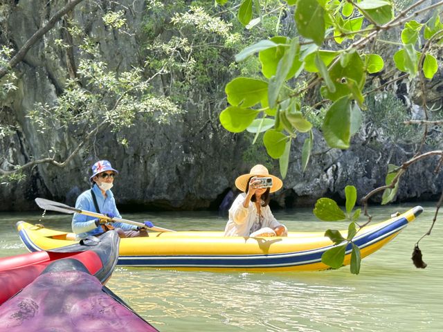 นั่งเรือแคนูเที่ยวถ้ำลอด อ่าวพังงา