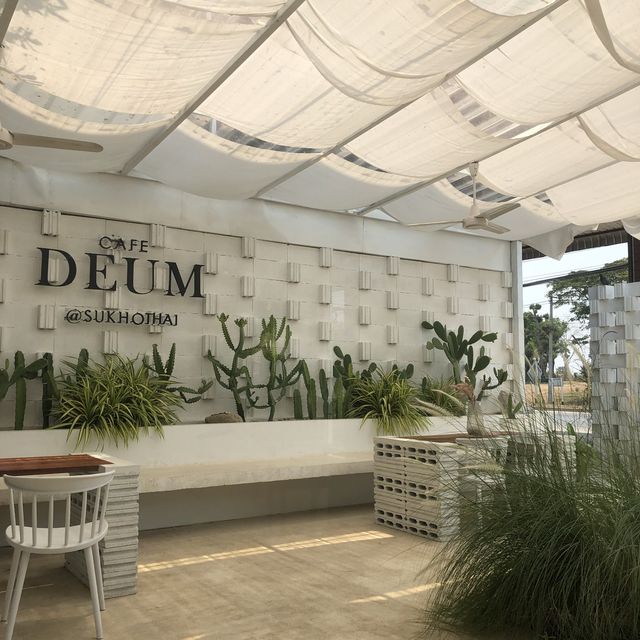 คาเฟ่ริมทาง ร้าน Deum สุโขทัย