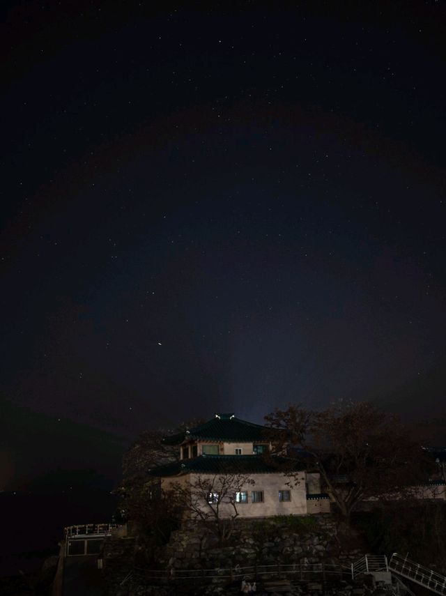 바다위에 떠 있는 아름다운 사찰 "간월암"