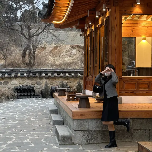 A cafe with a charming traditional Korean house in Gangwon Province.
