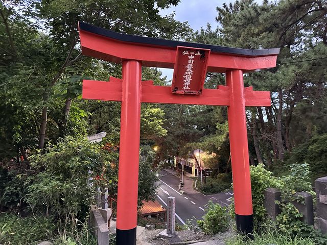 福岡・西公園。ライトアップが魅力の一つ『正一位中司孫太郎稲荷神社』