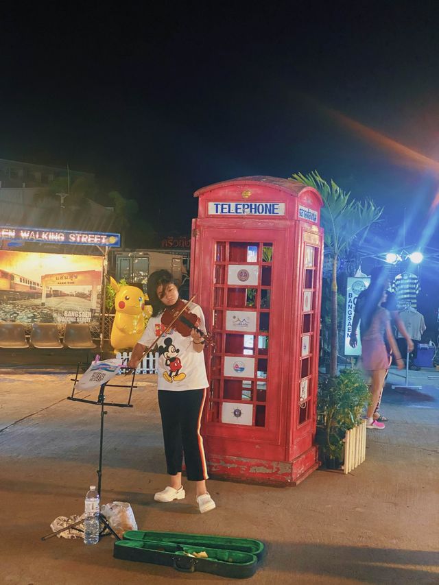 เดินเล่นชิวๆ ถนนคนเดินบางแสน 